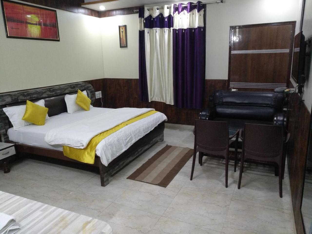 Hotel Rb Palace Dhaulpur Екстер'єр фото